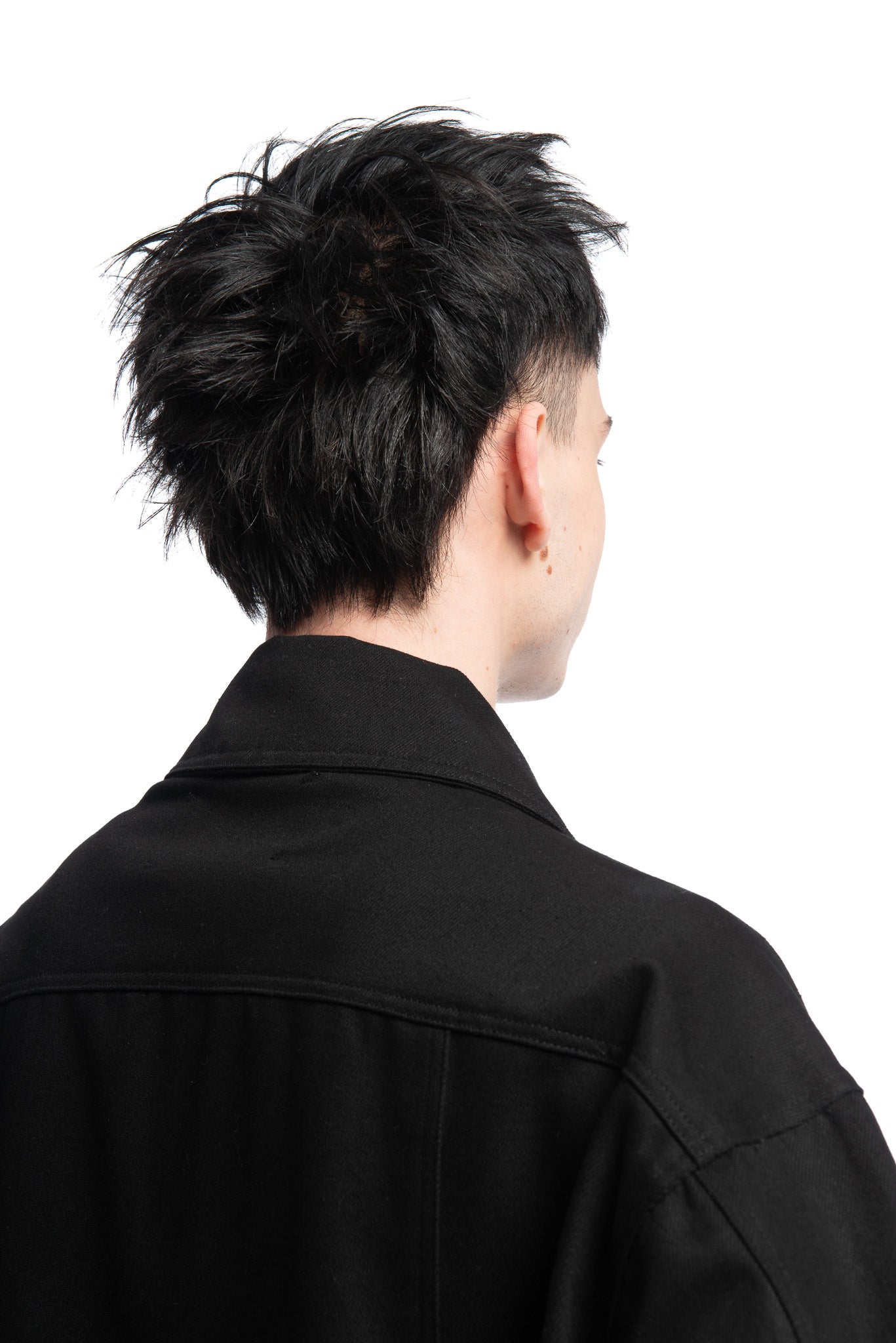 Designed by Novelist Studios to create a perfect boxy fit. - Original Novelist Studios fit - Unwashed Denim - 24% Recycled Cotton, 24% OCS Virgin Cotton, 52% Virgin Cotton - Care : wash it separetly - Wash at 30° gentle cycle - Do not tumble dry - Iron at low temperature - (F) Professional cleaning with hydrocarbon solvents only - Do not bleach 2