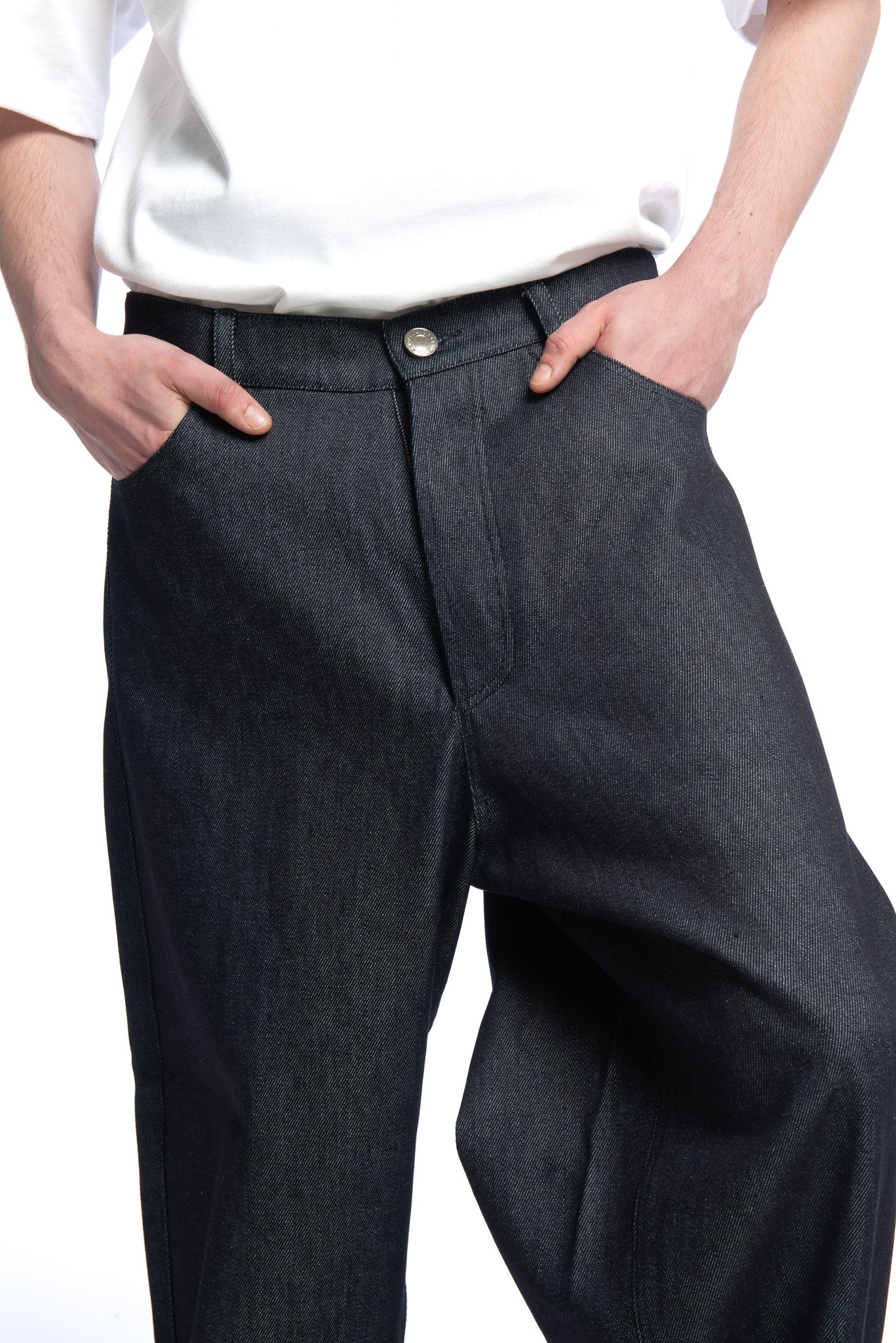 Designed by Novelist Studios to create a perfect baggy fit. - Original Novelist Studios fit - Brut Unwashed Denim - 24% Recycled Cotton, 24% OCS Virgin Cotton, 52% Virgin Cotton - Care : wash it separetly - Wash at 30° gentle cycle - Do not tumble dry - Iron at low temperature - (F) Professional cleaning with hydrocarbon solvents only - Do not bleach