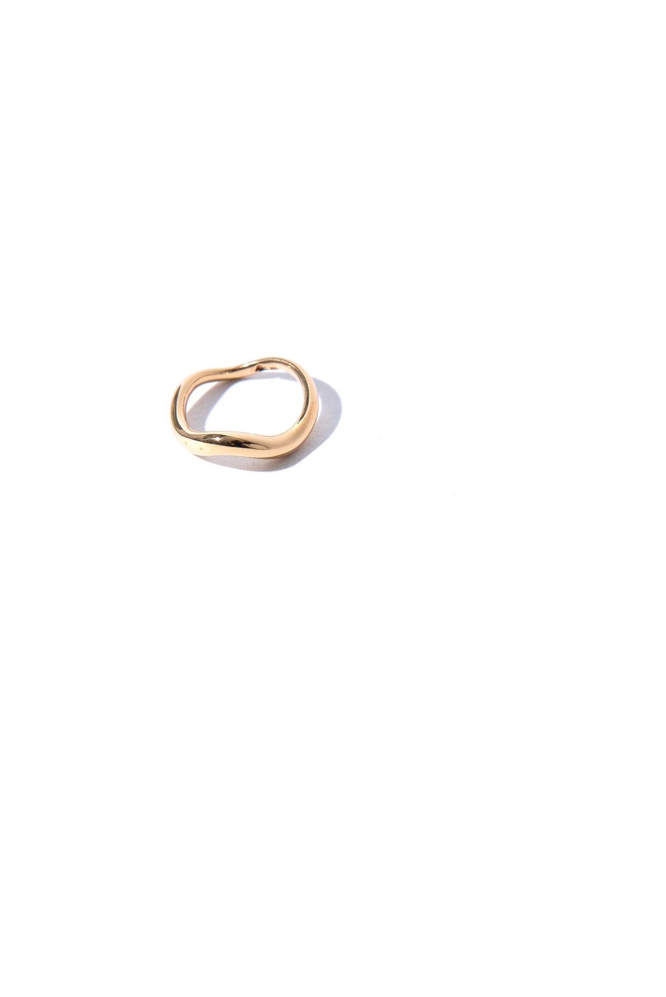 Designed by Novelist Studios x Dhooge office to create a perfect ring. This ring provide a single distorted loop that's remember Moebius Ribbon principle. 2