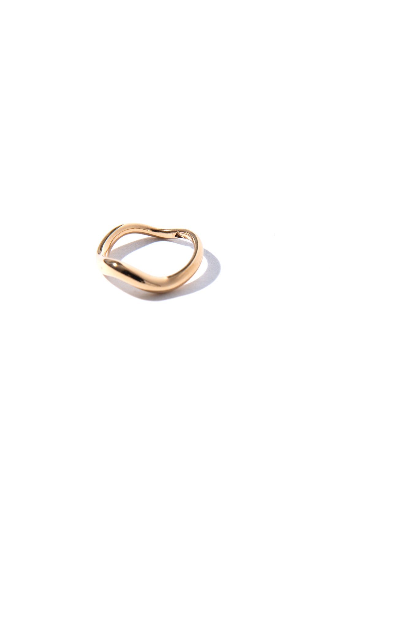 Designed by Novelist Studios x Dhooge office to create a perfect ring. This ring provide a single distorted loop that's remember Moebius Ribbon principle. 3