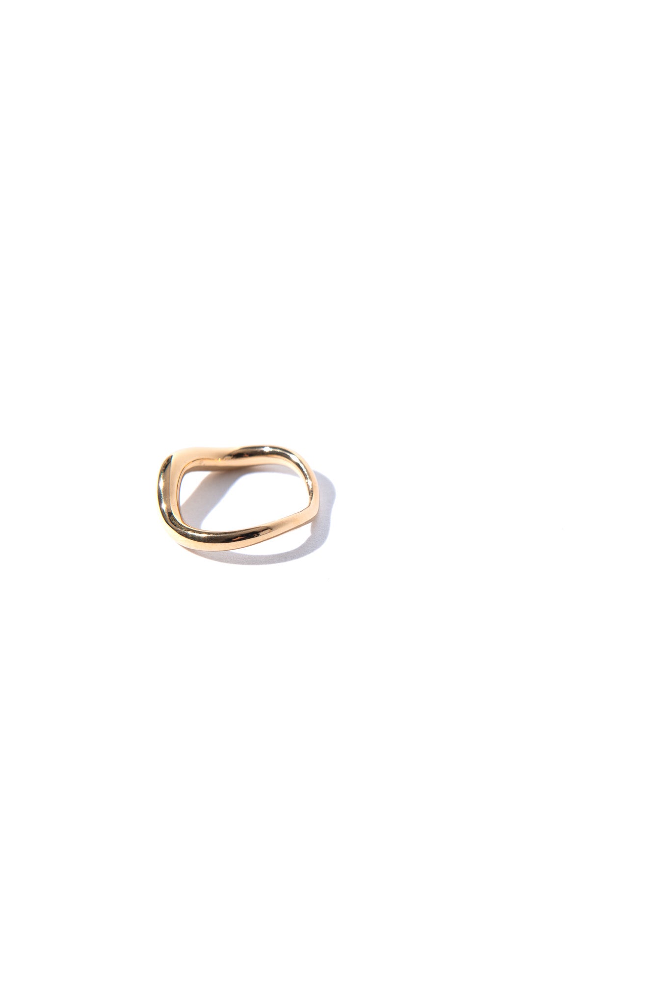Designed by Novelist Studios x Dhooge office to create a perfect ring. This ring provide a single distorted loop that's remember Moebius Ribbon principle. 4