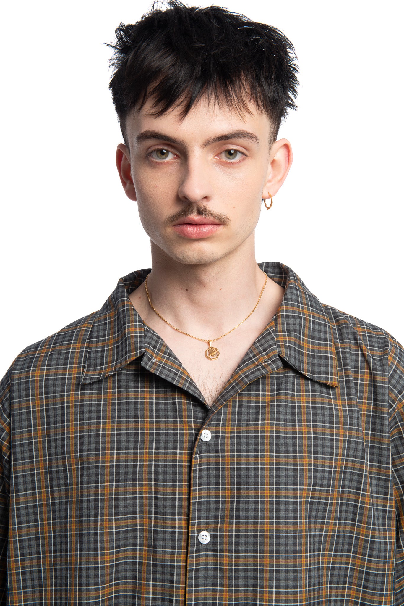 Designed by Novelist Studios to create a perfect bowling fit. - Gingham check - 100% Cotton - Wash at 30° gentle cycle | Tumble drying Low temperature | Iron at medium temperature | (F) Professional cleaning with hydrocarbon solvents only | Do not bleach 1