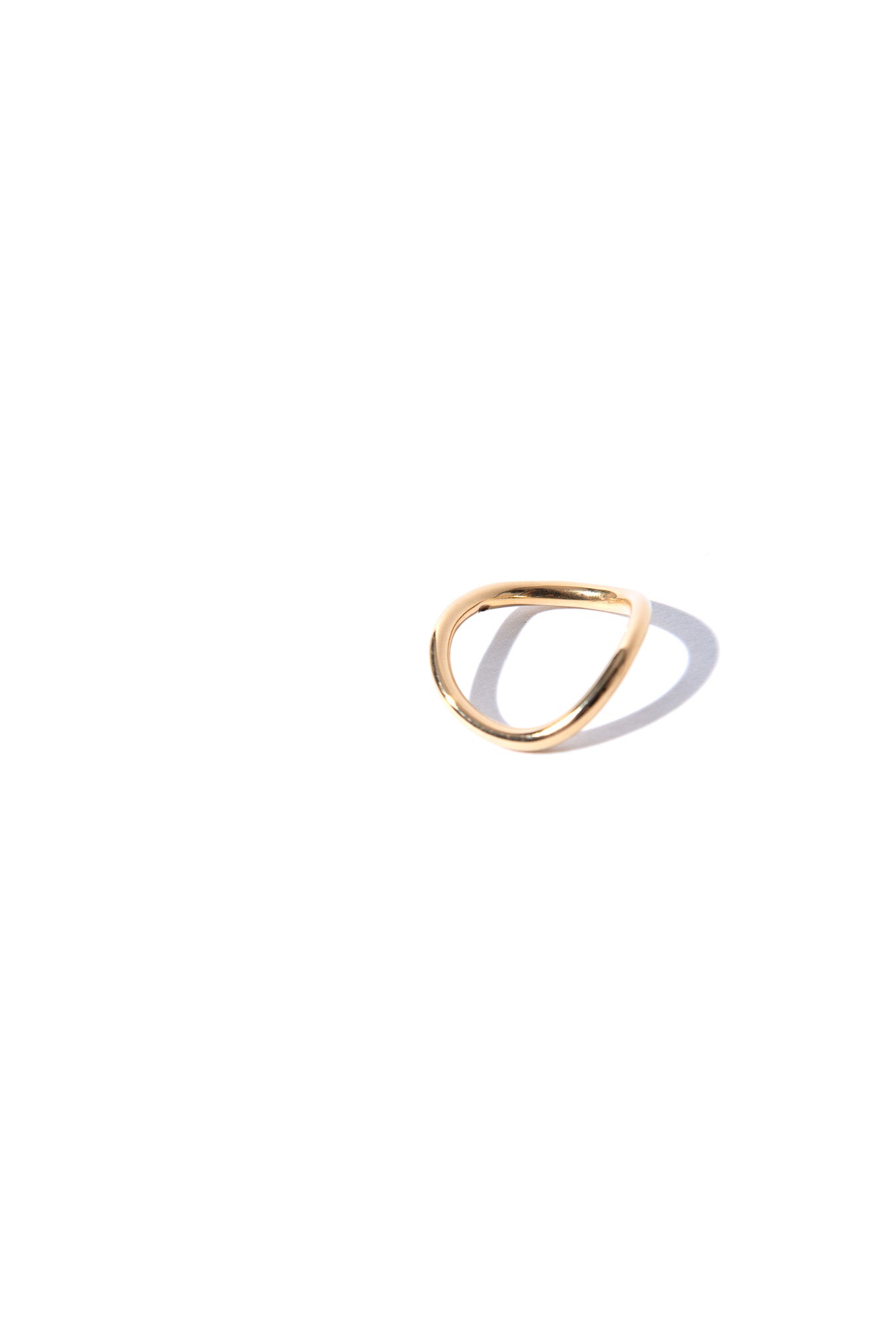 Designed by Novelist Studios x Dhooge office to create a perfect ring. This ring provide a single loop that's remember Moebius Ribbon principle.2