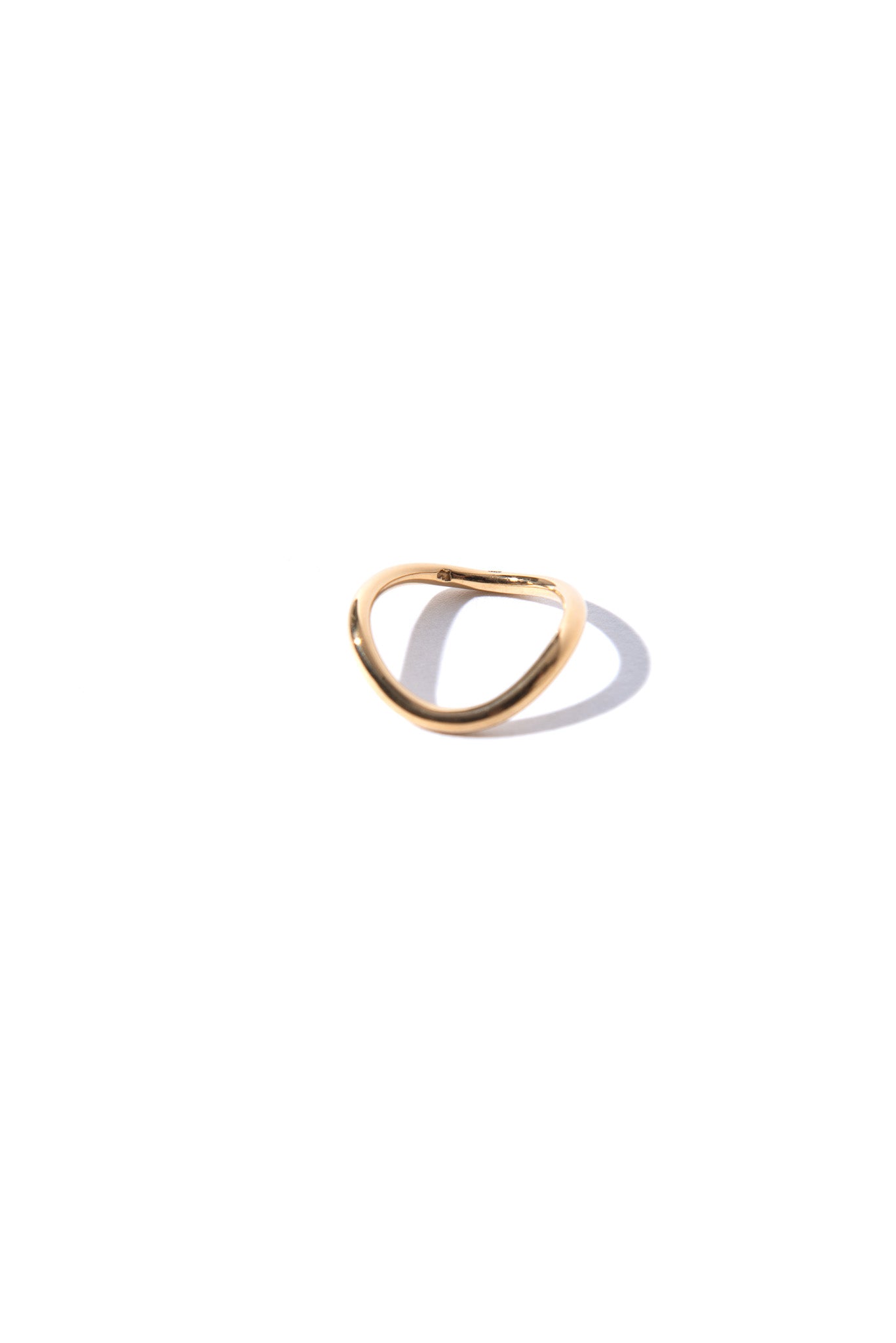 Designed by Novelist Studios x Dhooge office to create a perfect ring. This ring provide a single loop that's remember Moebius Ribbon principle. 3