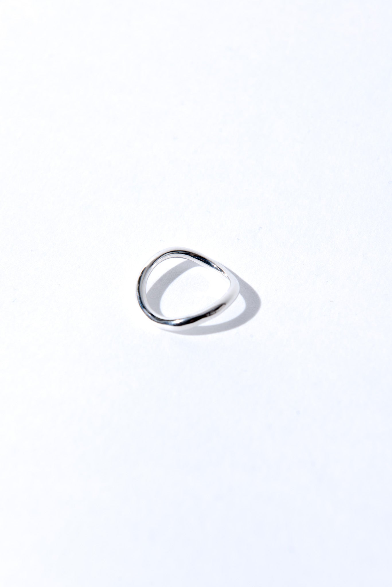 Designed by Novelist Studios x Dhooge office to create a perfect ring. This ring provide a single loop that's remember Moebius Ribbon principle. 2