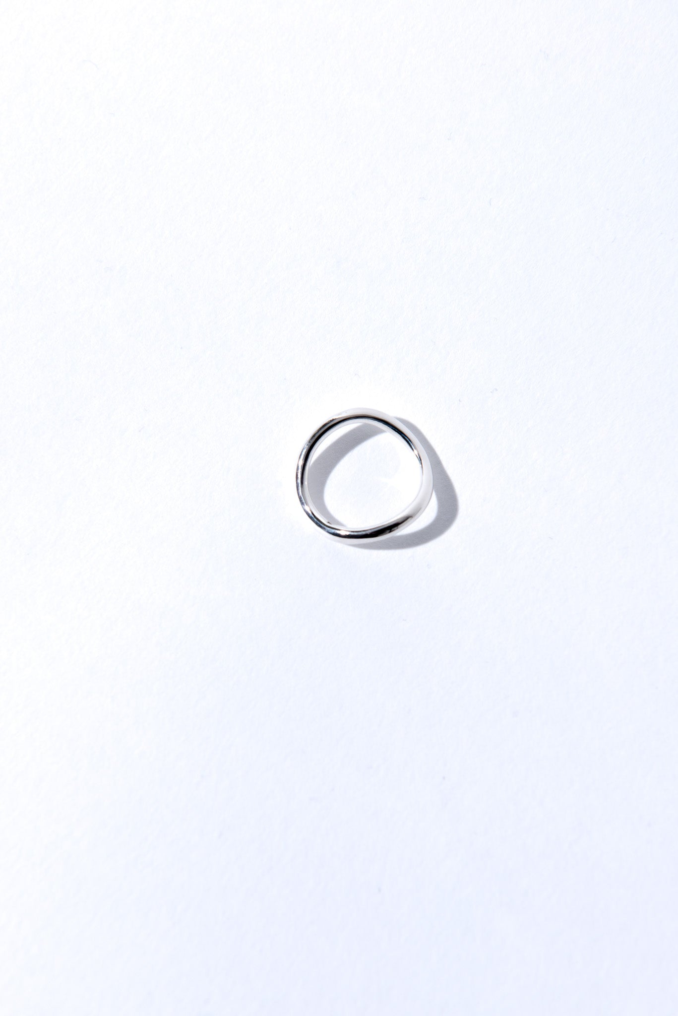 Designed by Novelist Studios x Dhooge office to create a perfect ring. This ring provide a single loop that's remember Moebius Ribbon principle. 3