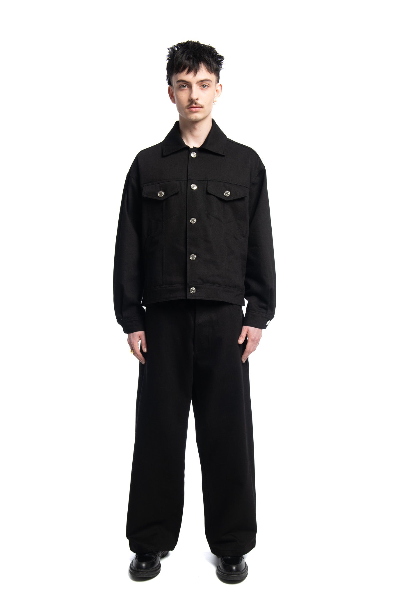 Designed by Novelist Studios to create a perfect boxy fit.    - Original Novelist Studios fit  - Unwashed Denim  - 24% Recycled Cotton, 24% OCS Virgin Cotton, 52% Virgin Cotton   - Care : wash it separetly  - Wash at 30° gentle cycle  - Do not tumble dry  - Iron at low temperature  - (F) Professional cleaning with hydrocarbon solvents only  - Do not bleach 1