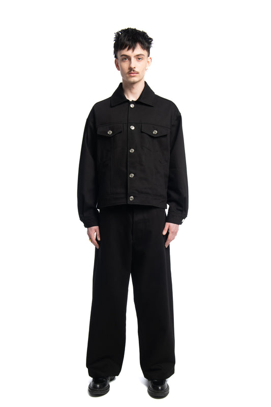Designed by Novelist Studios to create a perfect boxy fit.    - Original Novelist Studios fit  - Unwashed Denim  - 24% Recycled Cotton, 24% OCS Virgin Cotton, 52% Virgin Cotton   - Care : wash it separetly  - Wash at 30° gentle cycle  - Do not tumble dry  - Iron at low temperature  - (F) Professional cleaning with hydrocarbon solvents only  - Do not bleach 1