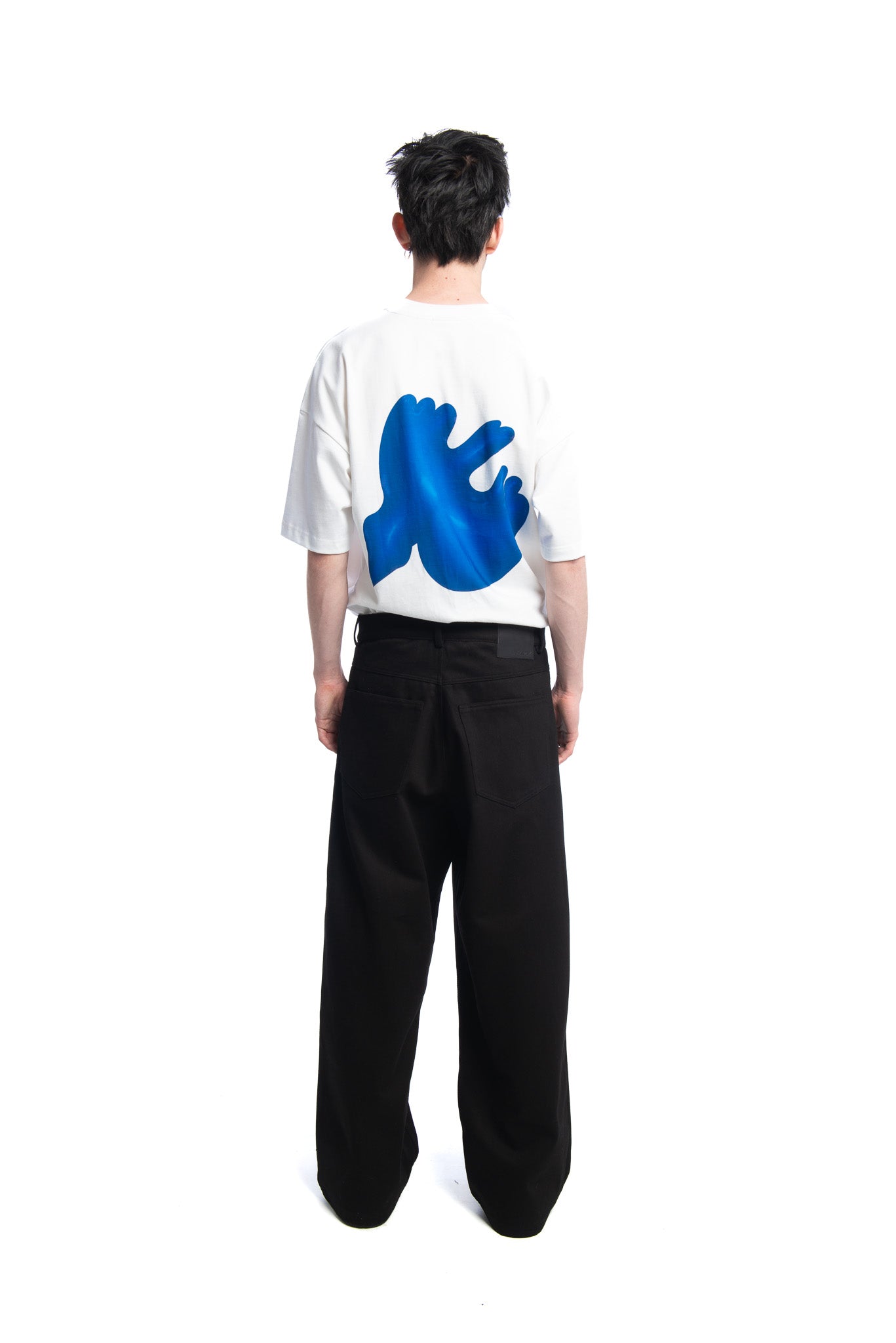 Designed by Novelist Studios to create a perfect baggy fit. - Original Novelist Studios fit - Brut Unwashed Denim - 24% Recycled Cotton, 24% OCS Virgin Cotton, 52% Virgin Cotton - Care : wash it separetly&nbsp; - Wash at 30° gentle cycle - Do not tumble dry - Iron at low temperature - (F) Professional cleaning with hydrocarbon solvents only - Do not bleach