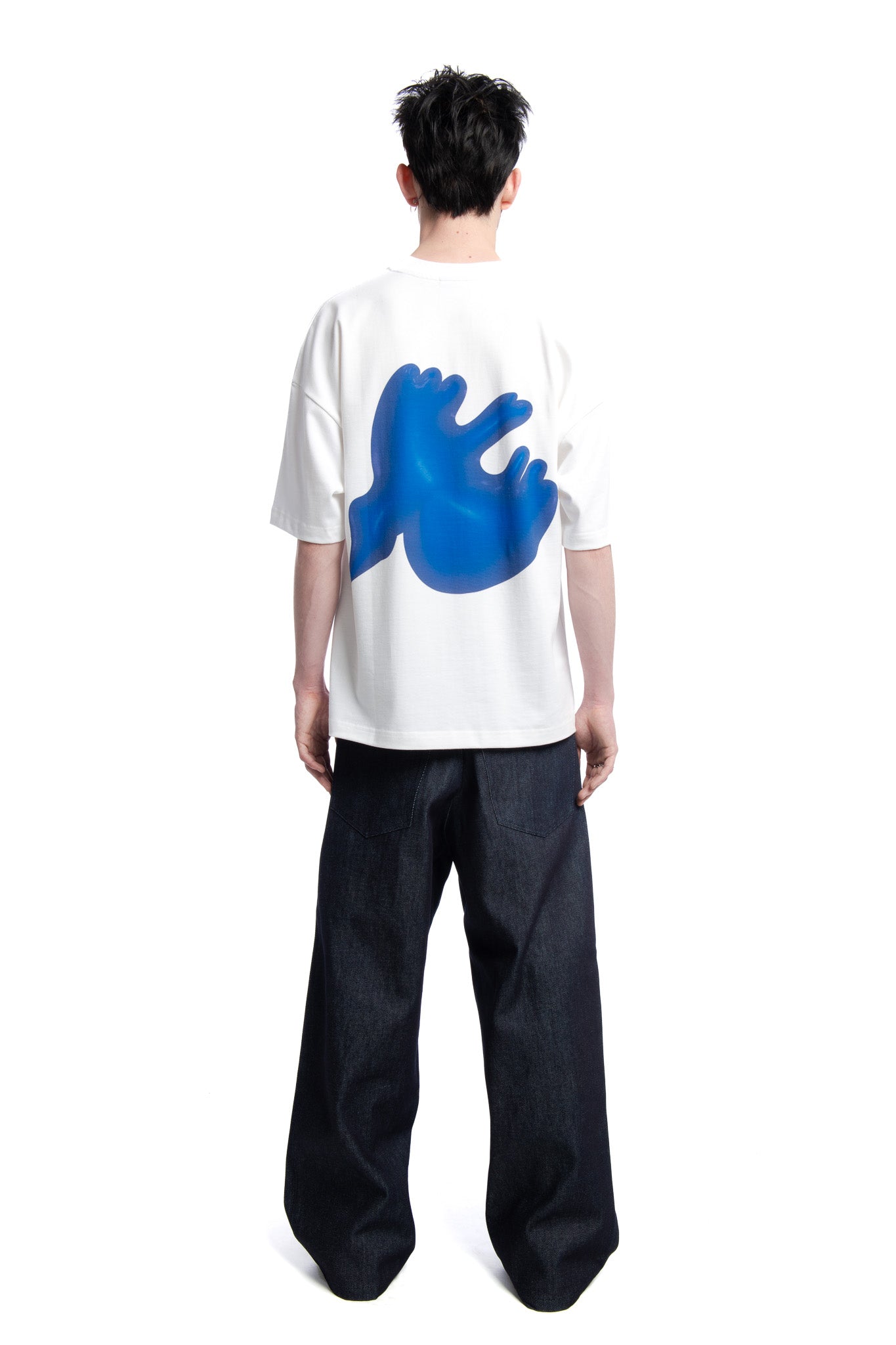 Designed by Novelist Studios to create a perfect boxy fit.  - Original Novelist Studios fit  - Digital printing frontside  - Digital printing backside  - 100% organic cotton 315gr/m2 5