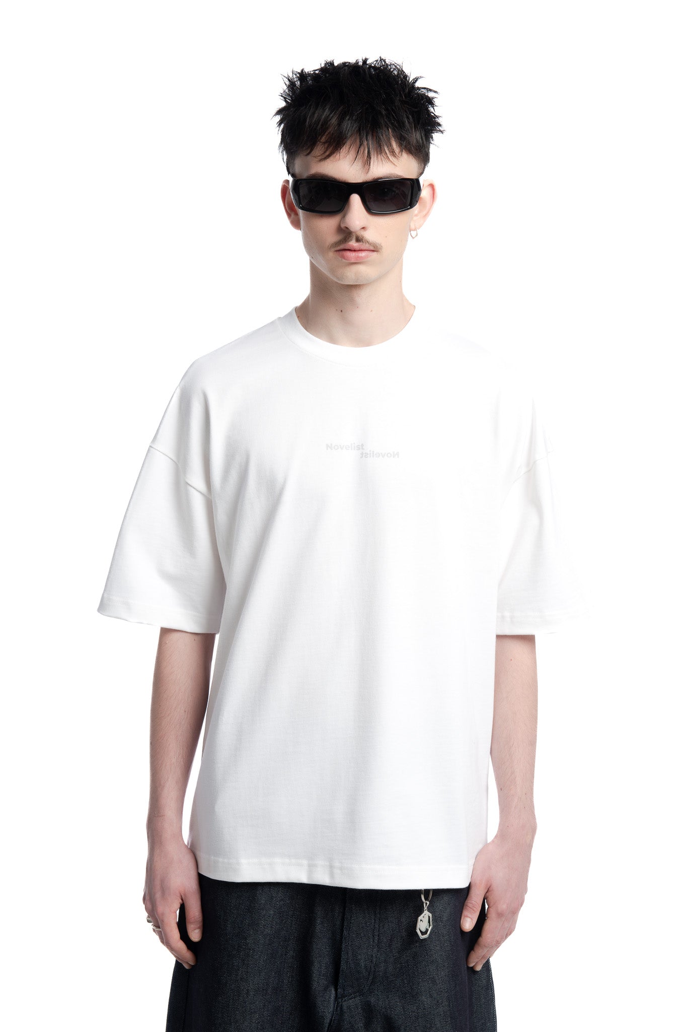 Designed by Novelist Studios to create a perfect boxy fit.  - Original Novelist Studios fit  - Digital printing frontside  - Digital printing backside  - 100% organic cotton 315gr/m2 1