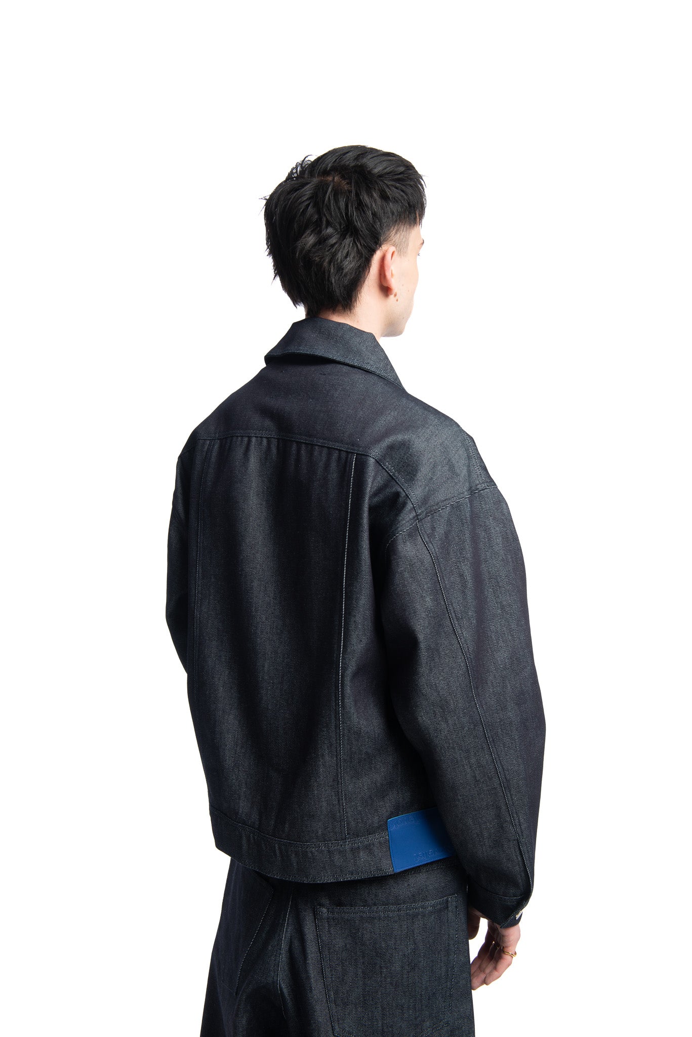 Designed by Novelist Studios to create a perfect boxy fit. - Original Novelist Studios fit - Brut Unwashed Denim - 24% Recycled Cotton, 24% OCS Virgin Cotton, 52% Virgin Cotton - Be careful jeans fabric is brut and not pre-washed, if you were - Care : wash it separetly&nbsp; - Wash at 30° gentle cycle - Do not tumble dry - Iron at low temperature - (F) Professional cleaning with hydrocarbon solvents only - Do not bleach - Color might change after washing 4