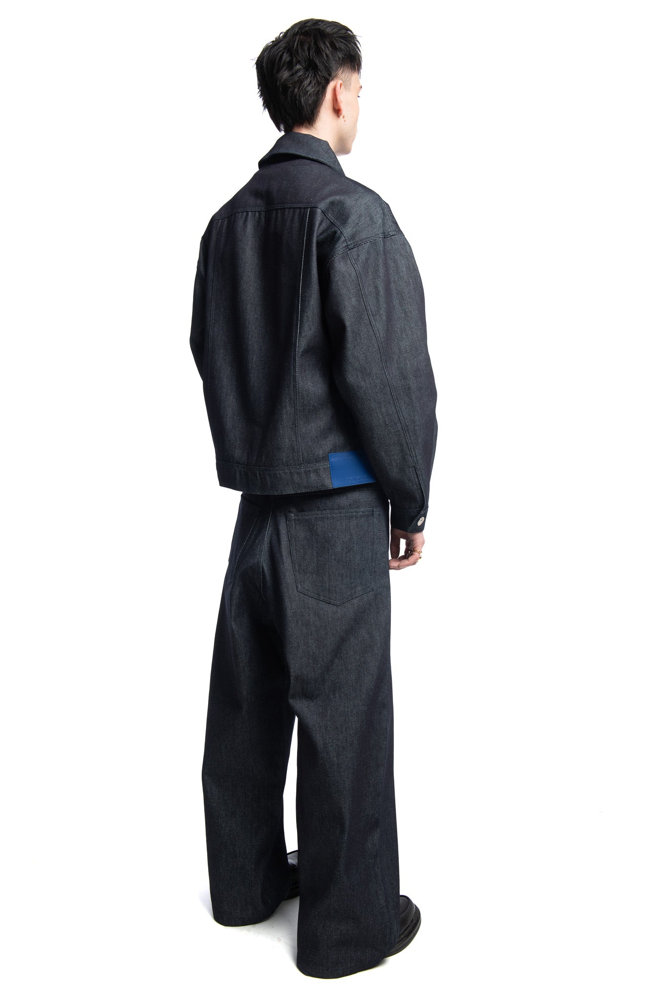 Designed by Novelist Studios to create a perfect boxy fit. - Original Novelist Studios fit - Brut Unwashed Denim - 24% Recycled Cotton, 24% OCS Virgin Cotton, 52% Virgin Cotton - Be careful jeans fabric is brut and not pre-washed, if you were - Care : wash it separetly&nbsp; - Wash at 30° gentle cycle - Do not tumble dry - Iron at low temperature - (F) Professional cleaning with hydrocarbon solvents only - Do not bleach - Color might change after washing 7