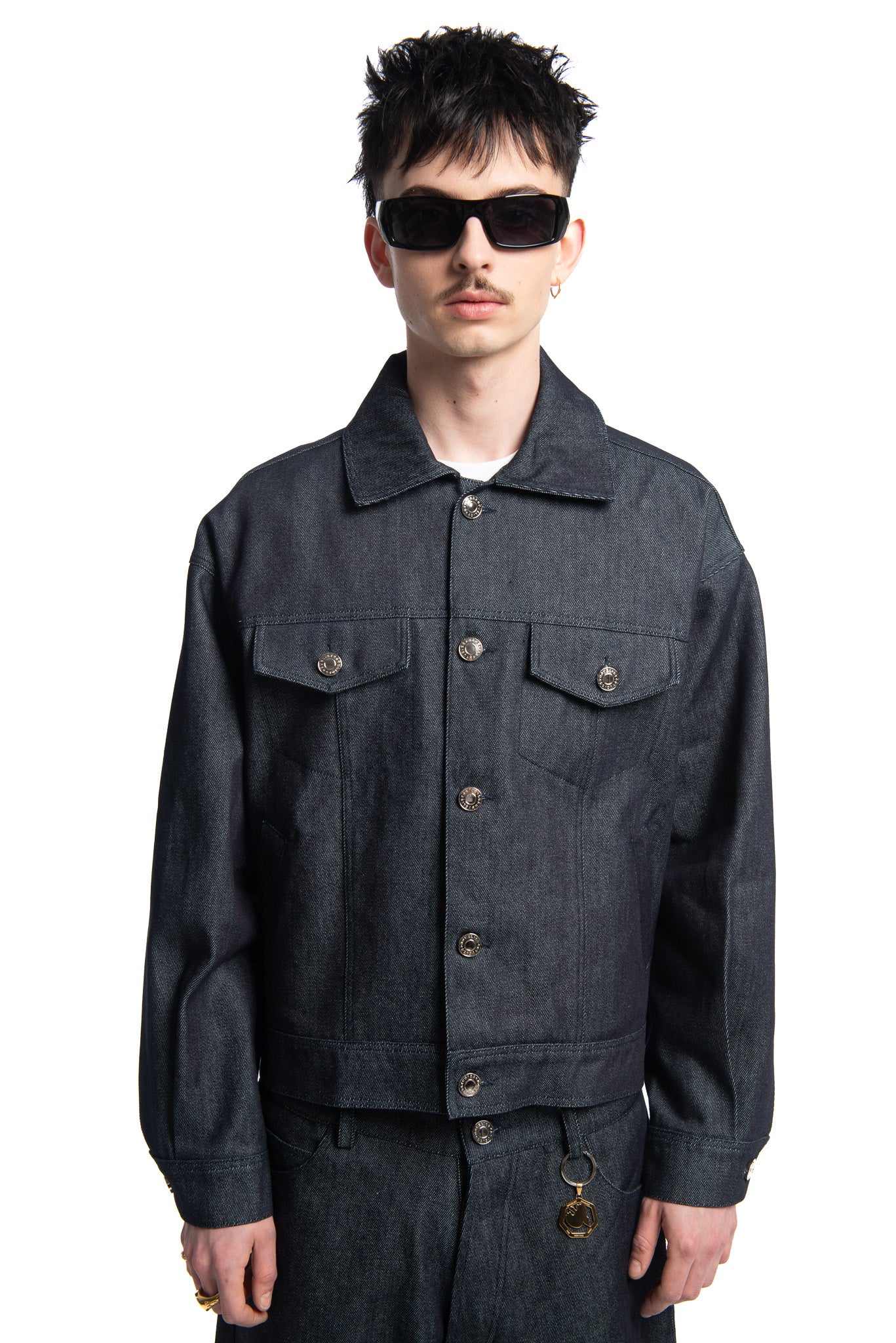 Designed by Novelist Studios to create a perfect boxy fit. - Original Novelist Studios fit - Brut Unwashed Denim - 24% Recycled Cotton, 24% OCS Virgin Cotton, 52% Virgin Cotton - Be careful jeans fabric is brut and not pre-washed, if you were - Care : wash it separetly&nbsp; - Wash at 30° gentle cycle - Do not tumble dry - Iron at low temperature - (F) Professional cleaning with hydrocarbon solvents only - Do not bleach - Color might change after washing 6