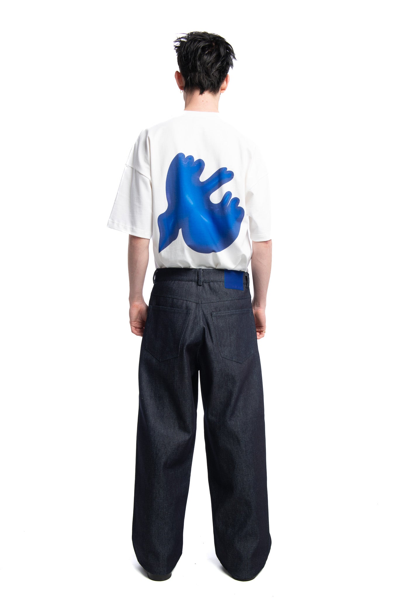 Designed by Novelist Studios to create a perfect baggy fit. - Original Novelist Studios fit - Brut Unwashed Denim - 24% Recycled Cotton, 24% OCS Virgin Cotton, 52% Virgin Cotton - Care : wash it separetly&nbsp; - Wash at 30° gentle cycle - Do not tumble dry - Iron at low temperature - (F) Professional cleaning with hydrocarbon solvents only - Do not bleach