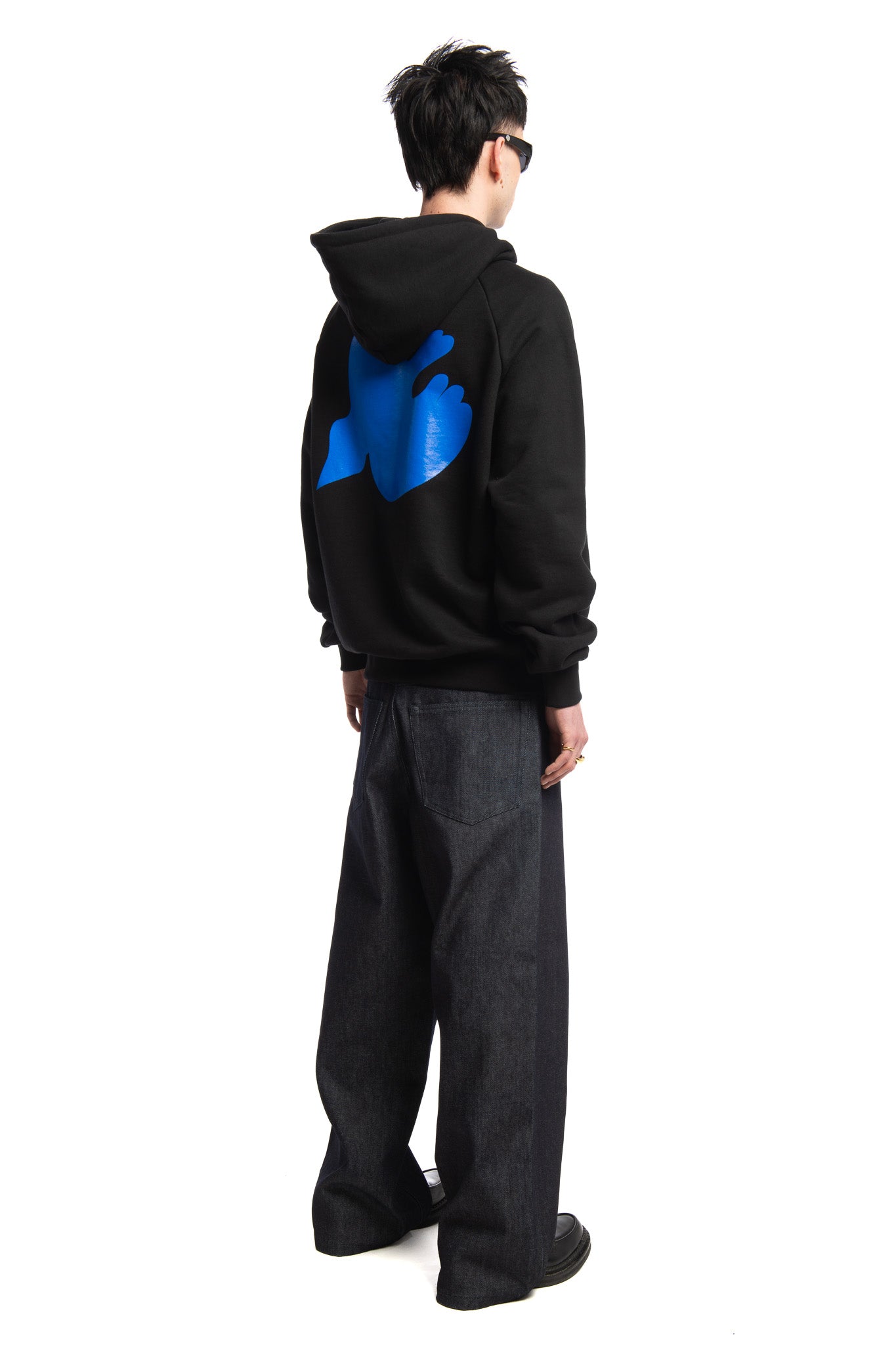 Designed by Novelist Studios to create a perfect boxy fit. Hoodie 5