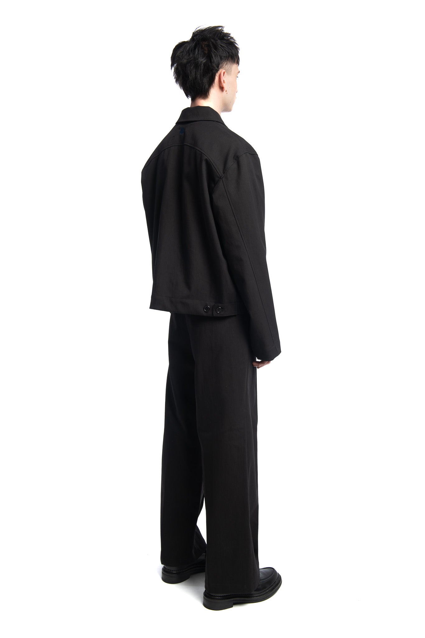 Designed by Novelist Studios to create a perfect tailor jacket.  - 62% Cotton, 38% Polyamide  - Do not Wash | Do not tumble dry | Iron at low temperature | (F) Professional cleaning with hydrocarbon solvents only | Do not bleach 6