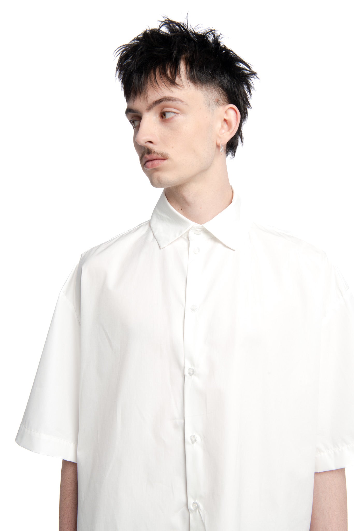 Designed by Novelist Studios to create a perfect tailor fit.  - Coton White  - 100% Cotton  - Wash at 30° gentle cycle | Tumble drying Low temperature | Iron at medium temperature | (F) Professional cleaning with hydrocarbon solvents only | Do not bleach 4