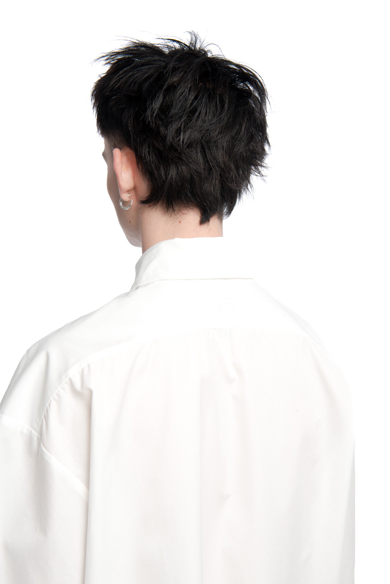 Designed by Novelist Studios to create a perfect tailor fit.  - Coton White  - 100% Cotton  - Wash at 30° gentle cycle | Tumble drying Low temperature | Iron at medium temperature | (F) Professional cleaning with hydrocarbon solvents only | Do not bleach 3