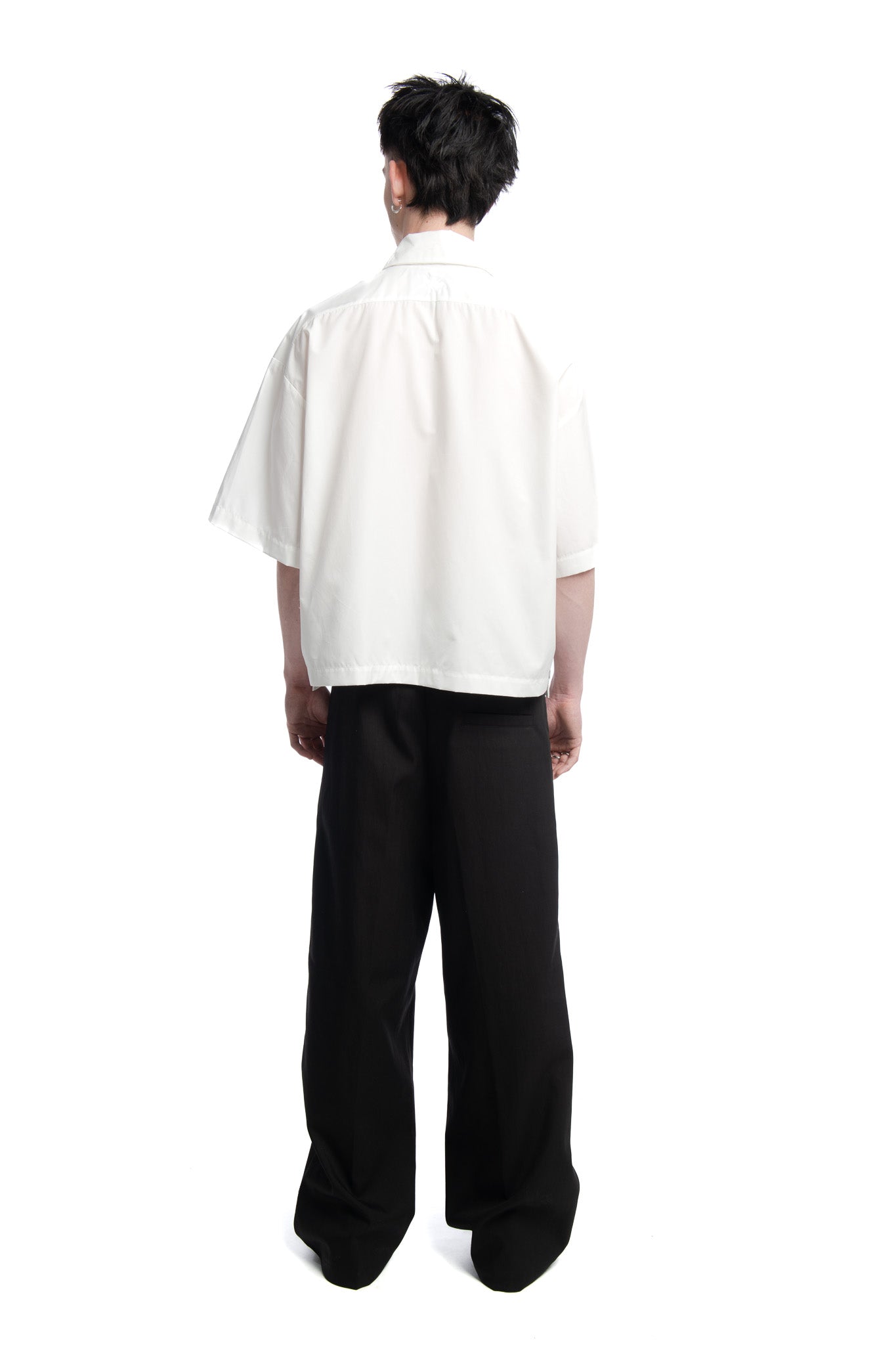 Designed by Novelist Studios to create a perfect tailor fit.  - Coton White  - 100% Cotton  - Wash at 30° gentle cycle | Tumble drying Low temperature | Iron at medium temperature | (F) Professional cleaning with hydrocarbon solvents only | Do not bleach 6